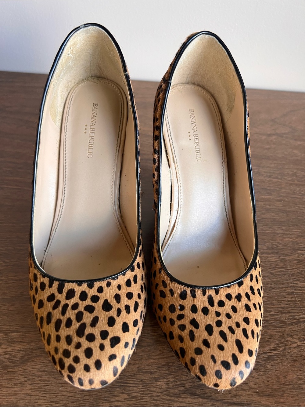 Banana Republic Leopard Calf Hair Wedge Pumps Heels Size 8 Glam Maximalist - Picture 2 of 7